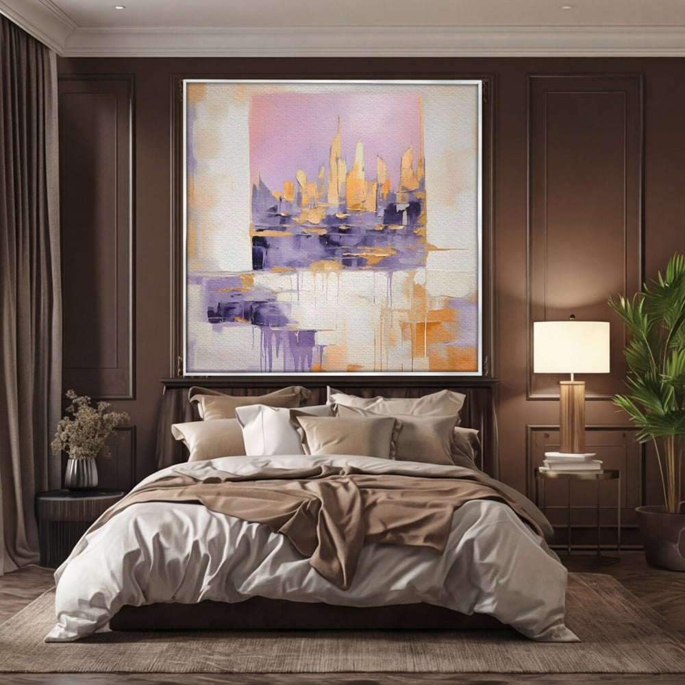 Tablou canvas cu pictura abstracta cu siluete de zgarie-nori, in rama de aluminiu argintiu, pe perete intr-un dormitor